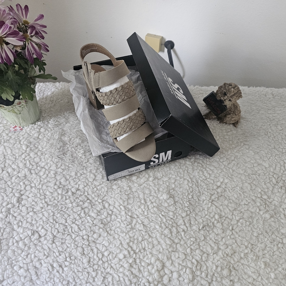 Heels - Picture 4 of 4
